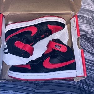 Boys Nike Dunks size 13c Excellent condition $60